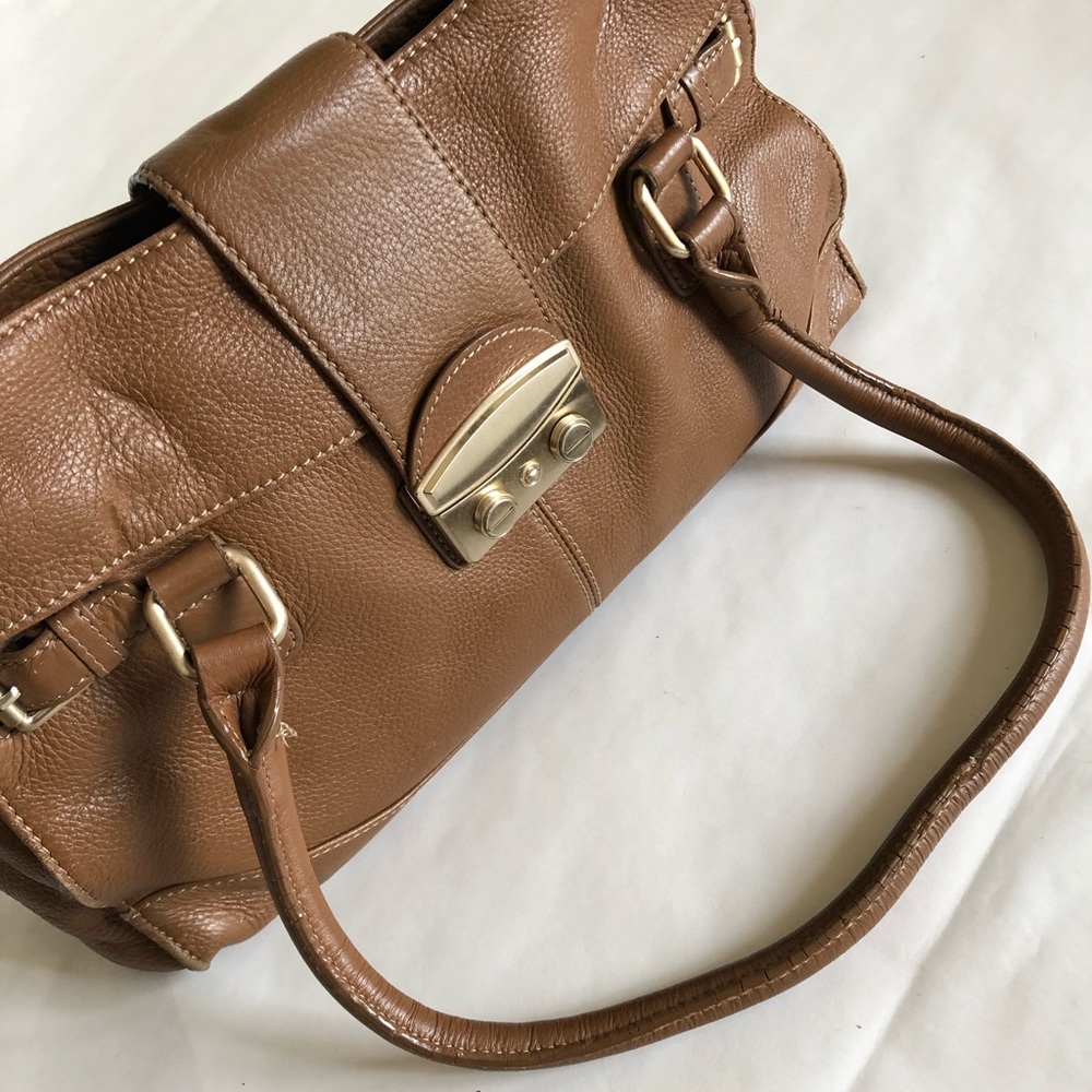BEAUTIFUL Nine West tan shoulder bag!